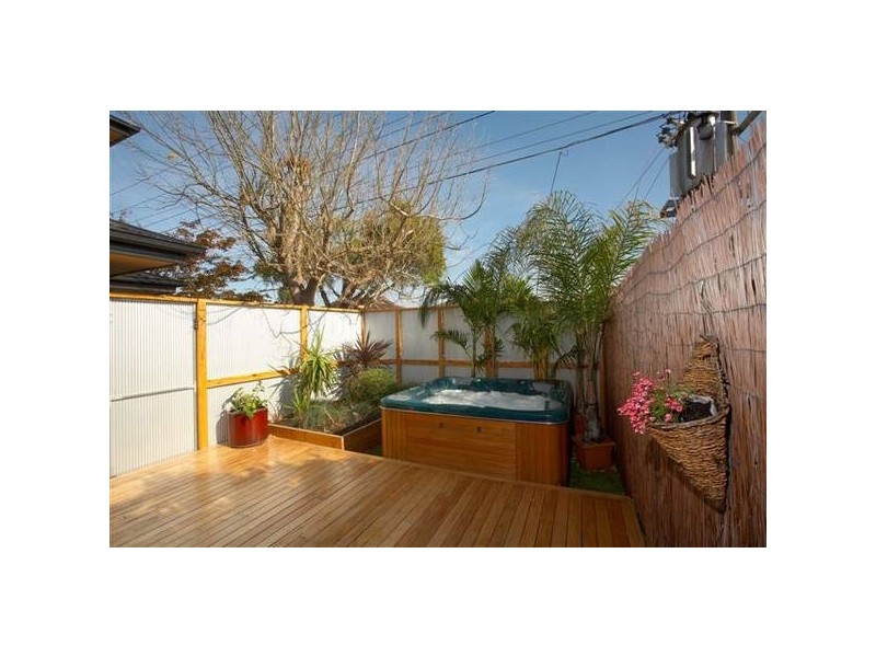 16 Bell Avenue, Altona VIC 3018