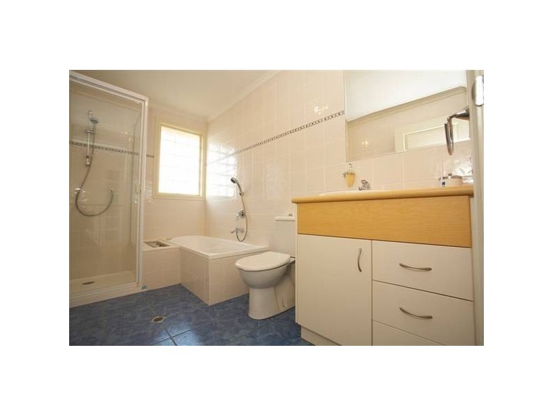 16 Bell Avenue, Altona VIC 3018