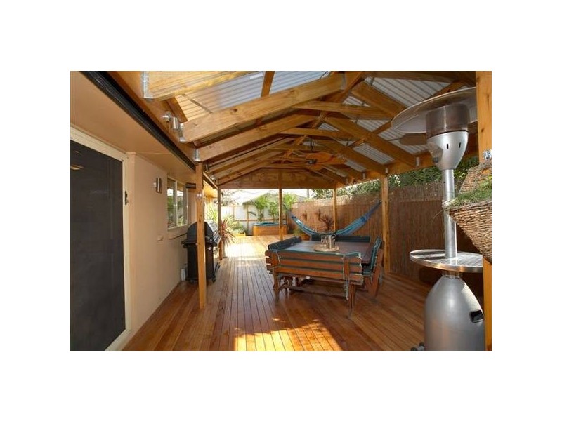 16 Bell Avenue, Altona VIC 3018