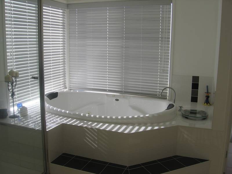 14 Howards Way, Point Cook VIC 3030