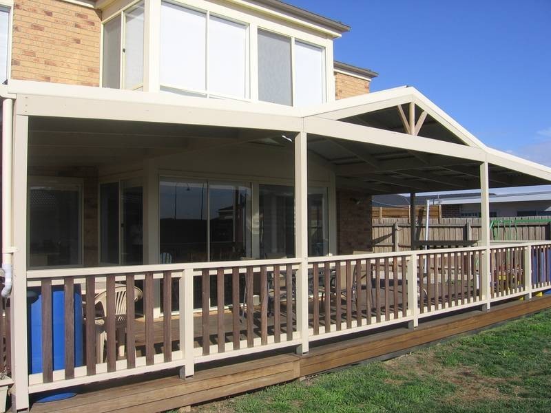 14 Howards Way, Point Cook VIC 3030