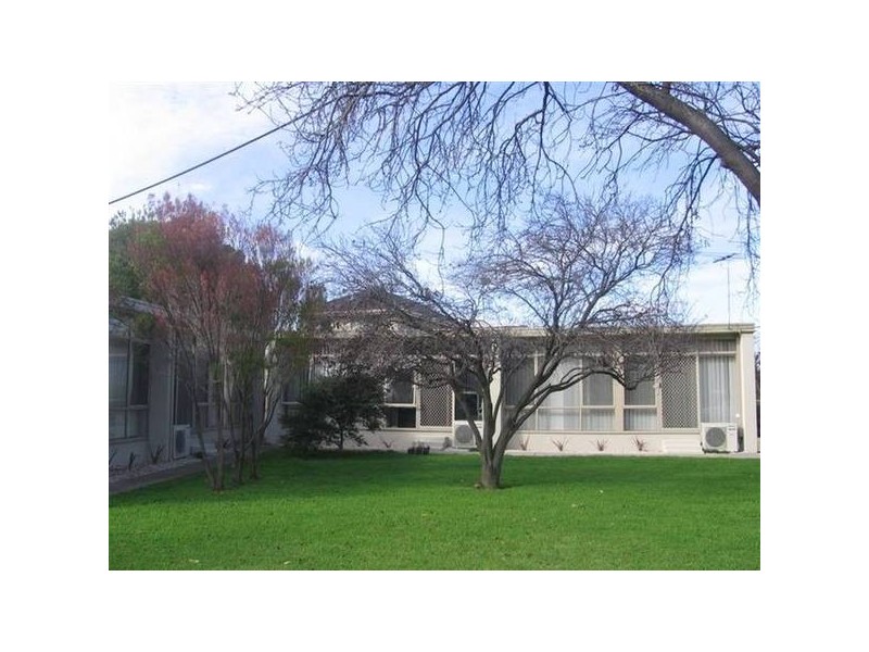 1/40 Chifley Avenue, Altona VIC 3018