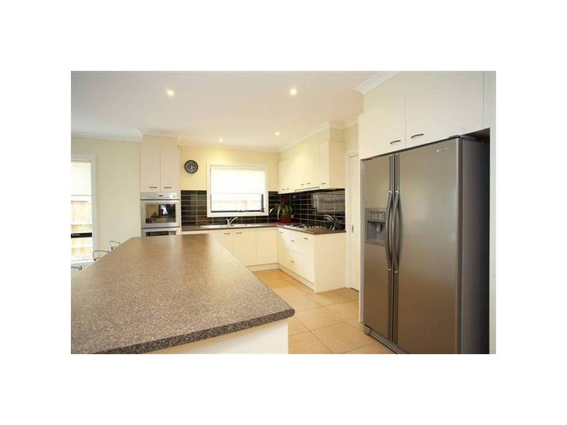 16 Seaview Crescent, Altona VIC 3018