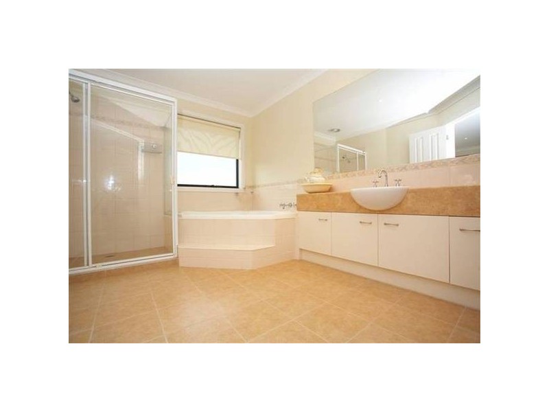 16 Seaview Crescent, Altona VIC 3018