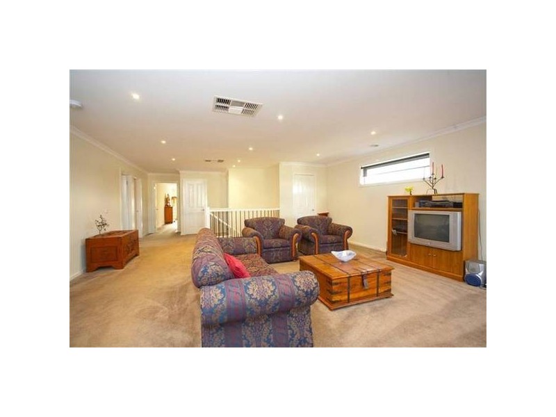 16 Seaview Crescent, Altona VIC 3018