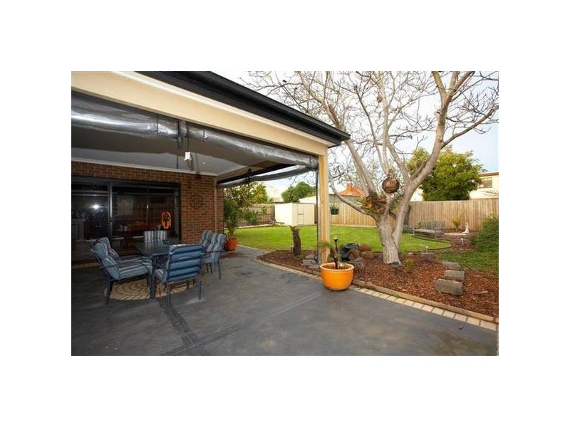 16 Seaview Crescent, Altona VIC 3018