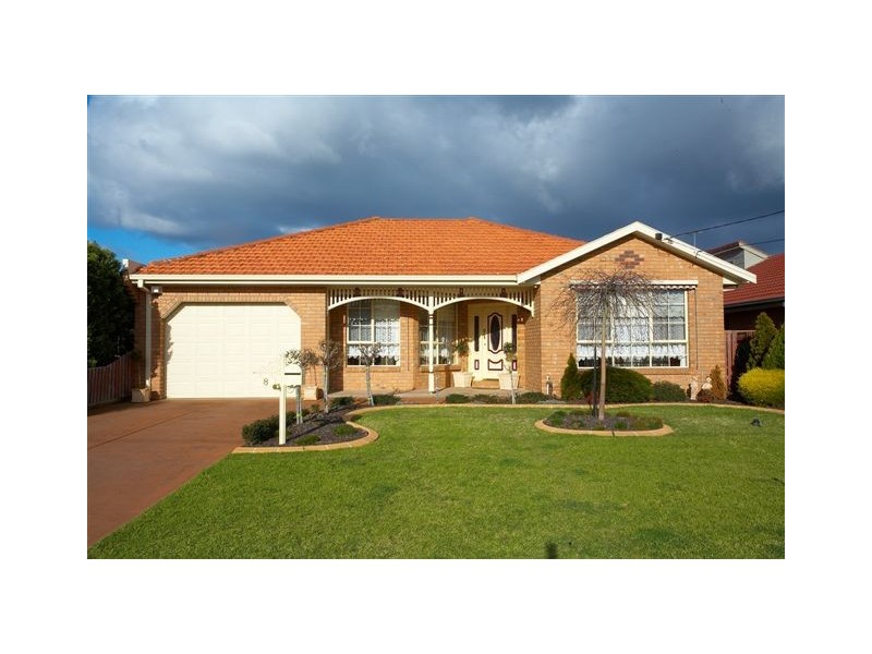 8 Bremner Close, Altona Meadows VIC 3028