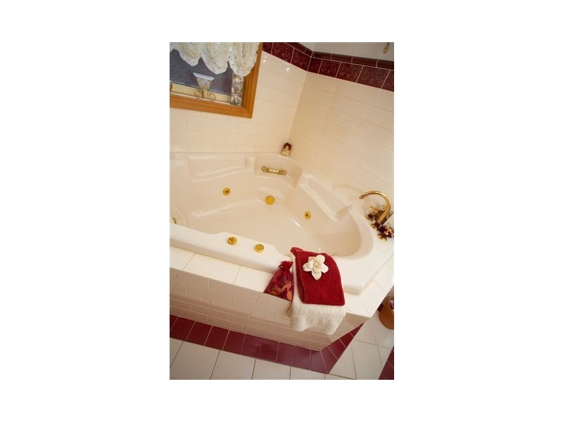 8 Bremner Close, Altona Meadows VIC 3028