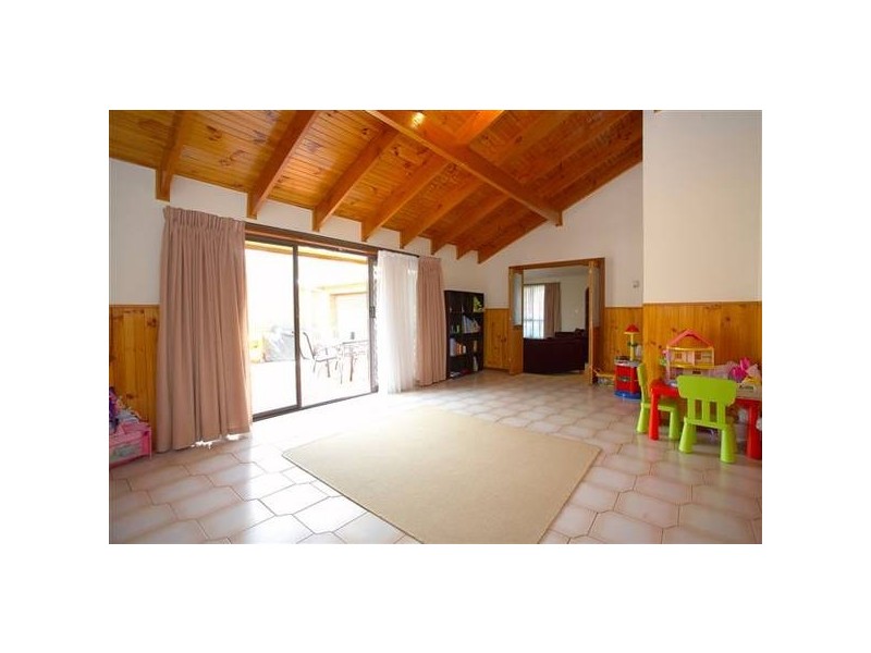 27 Featherby Way, Altona Meadows VIC 3028