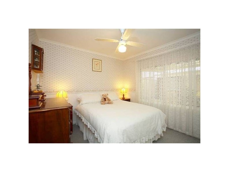 50 Sommers Drive, Altona Meadows VIC 3028