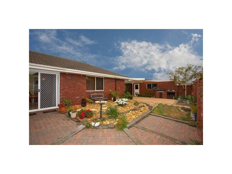 50 Sommers Drive, Altona Meadows VIC 3028