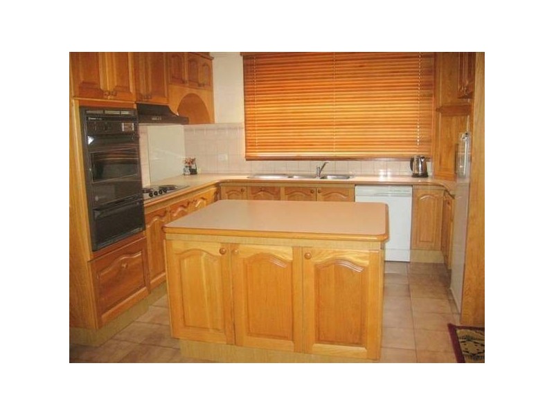 23 Dove Avenue, Altona VIC 3018