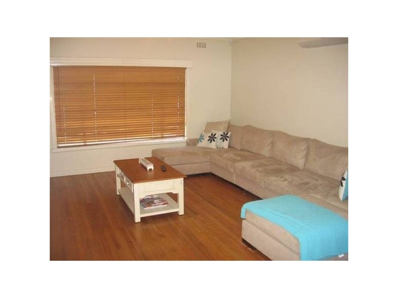 52 Eames Avenue, Brooklyn VIC 3012