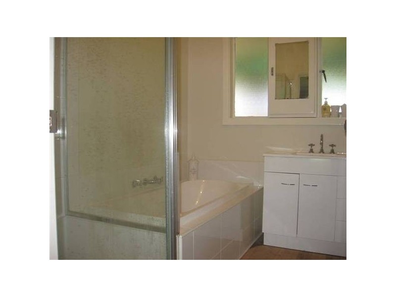 52 Eames Avenue, Brooklyn VIC 3012