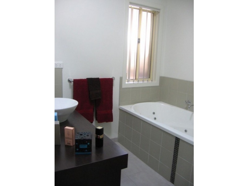 20 Kensington Cres, Altona Meadows VIC 3028