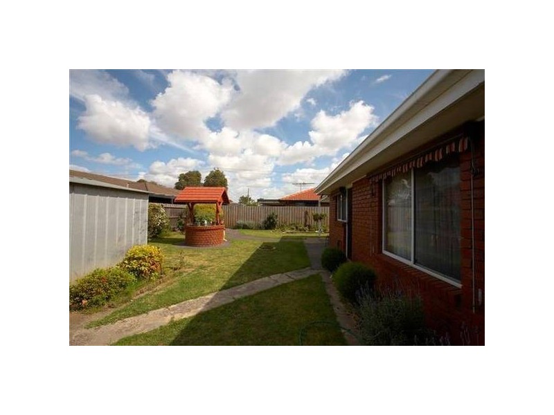 4 Hoddle Way, Altona Meadows VIC 3028
