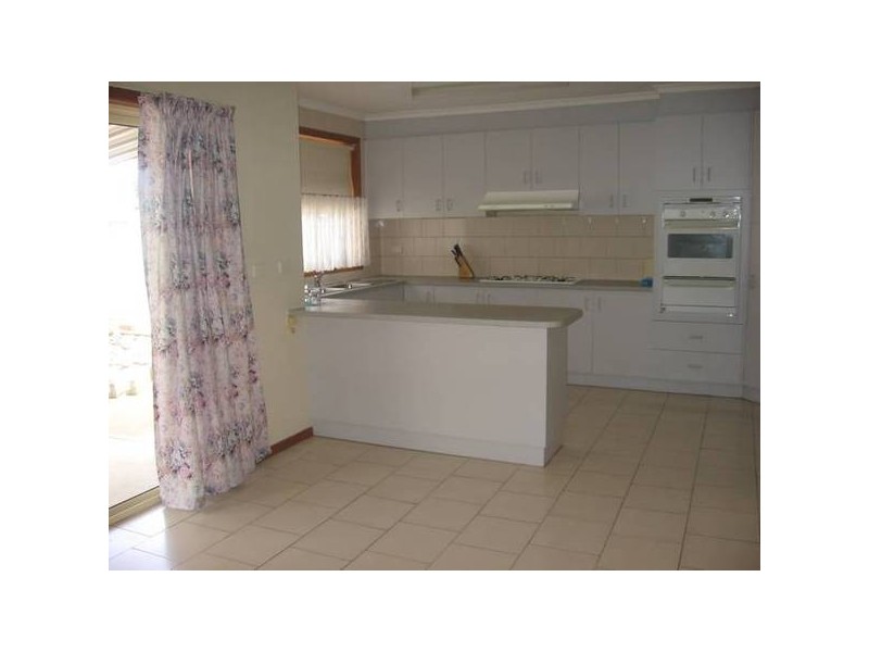 3/11 Cambridge Street, Altona VIC 3018