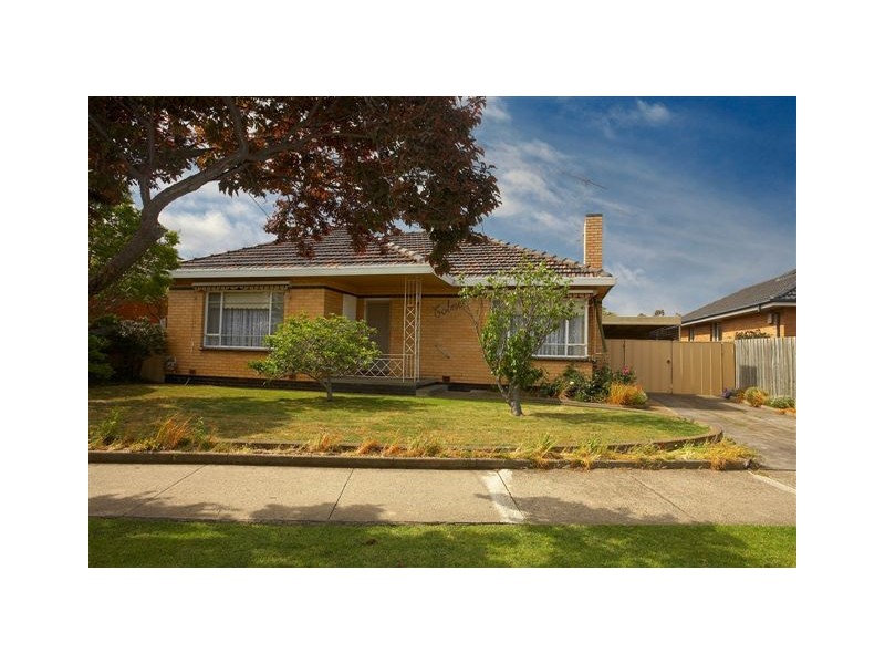 10 Chifley Avenue, Altona VIC 3018