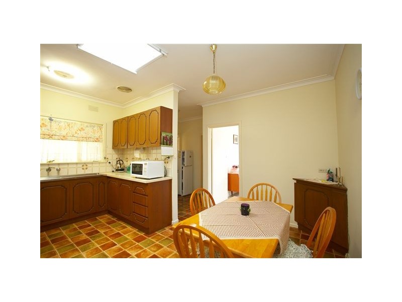 10 Chifley Avenue, Altona VIC 3018