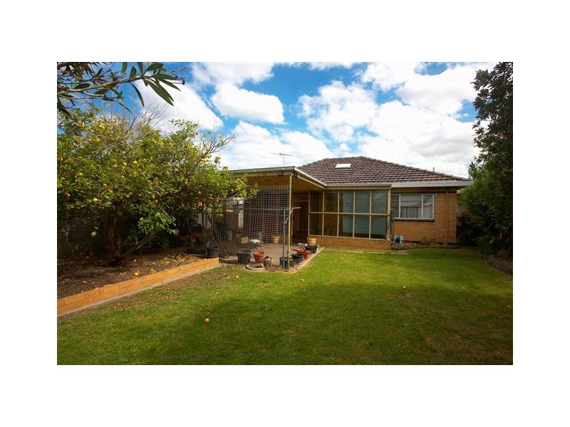 10 Chifley Avenue, Altona VIC 3018