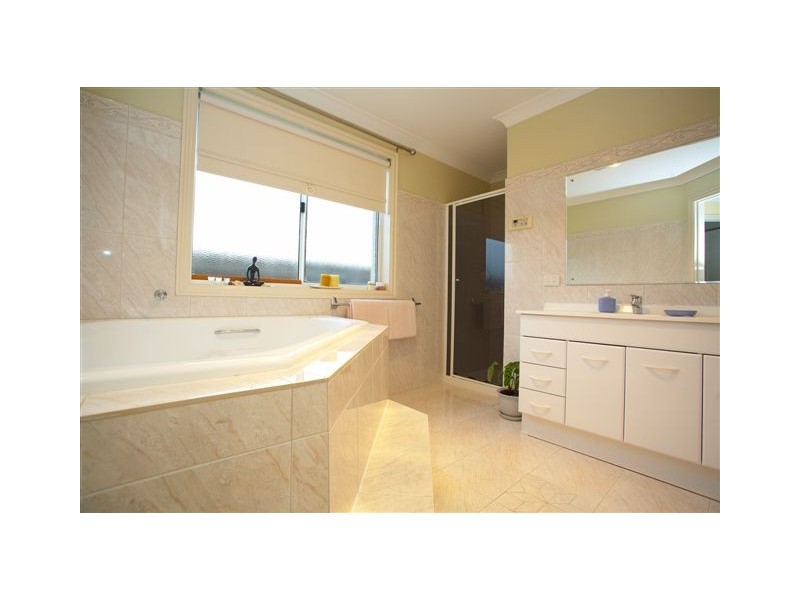 14 Walshe Court, Altona Meadows VIC 3028