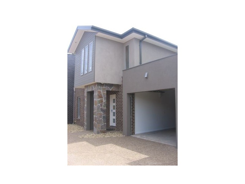 2/21 Romawi Street, Altona VIC 3018