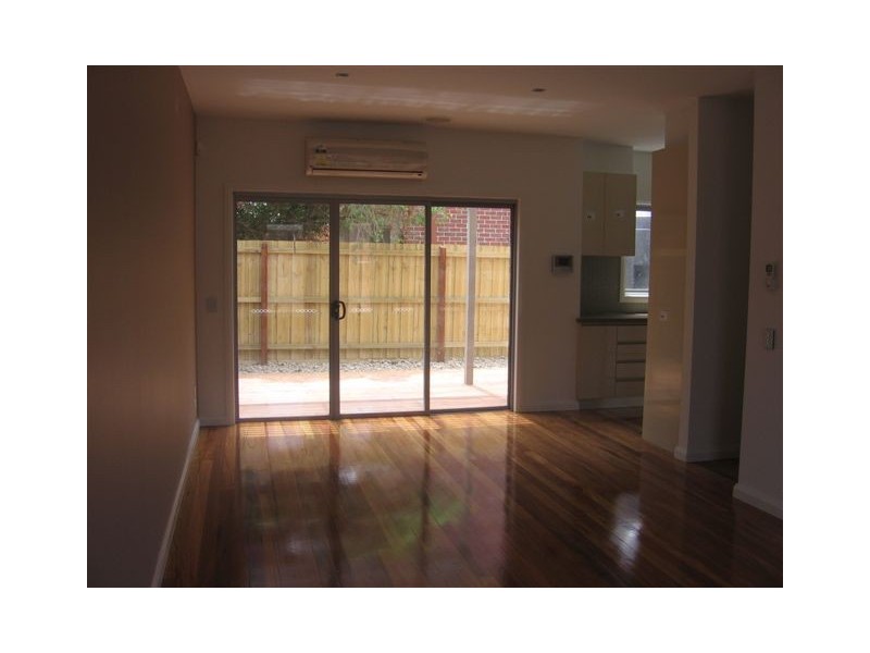 2/21 Romawi Street, Altona VIC 3018