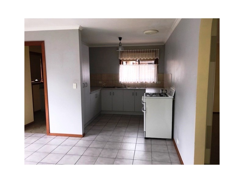 4/4-6 Bracken Grove, Altona VIC 3018