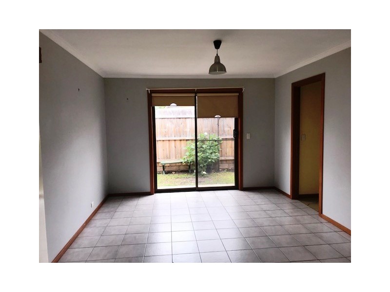 4/4-6 Bracken Grove, Altona VIC 3018