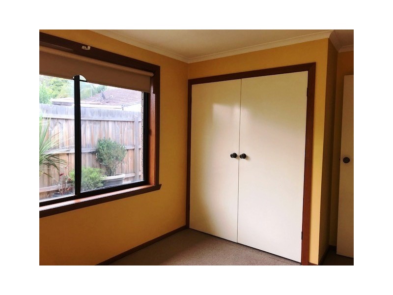 4/4-6 Bracken Grove, Altona VIC 3018