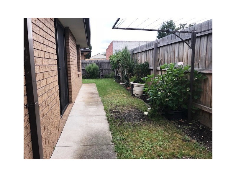 4/4-6 Bracken Grove, Altona VIC 3018