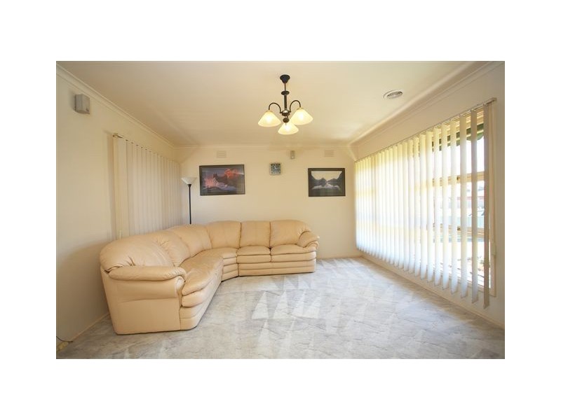 13 Hammond Street, Altona VIC 3018