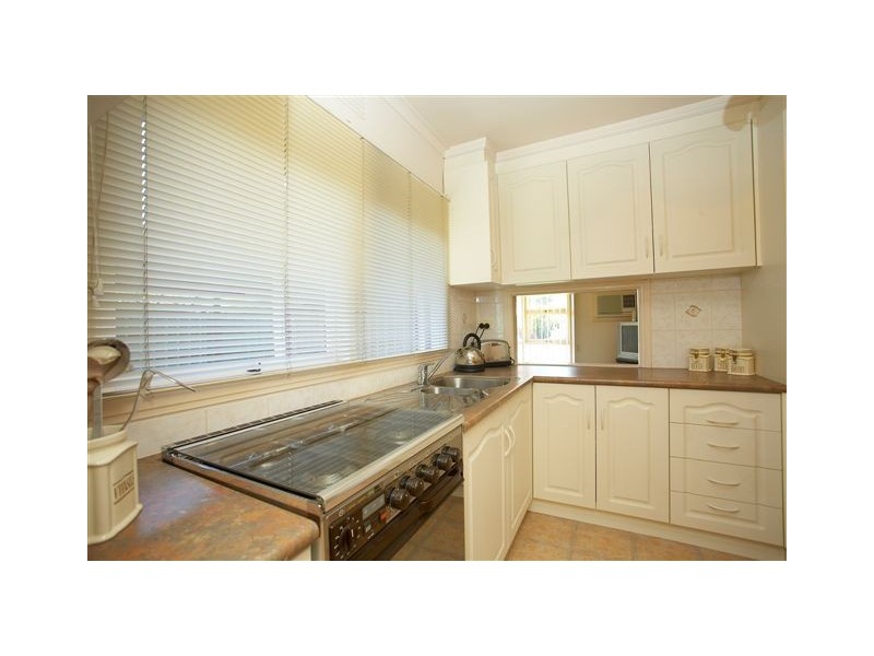 13 Hammond Street, Altona VIC 3018