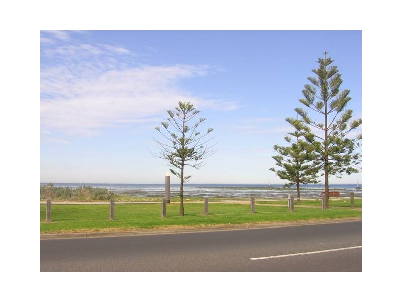 33 Beach Street, Altona VIC 3018
