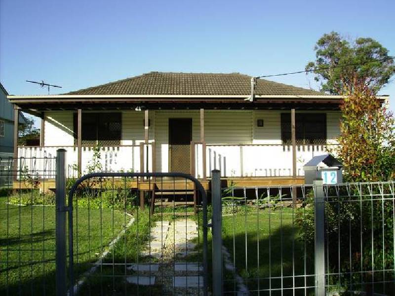 12 Plane Street, Gateshead NSW 2290