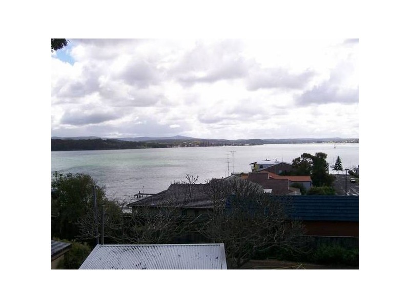 21 Gordon St, Eleebana NSW 2282