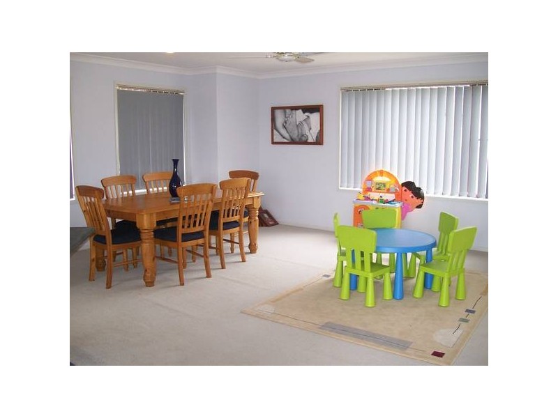 4 Defender Close, Marmong Point NSW 2284