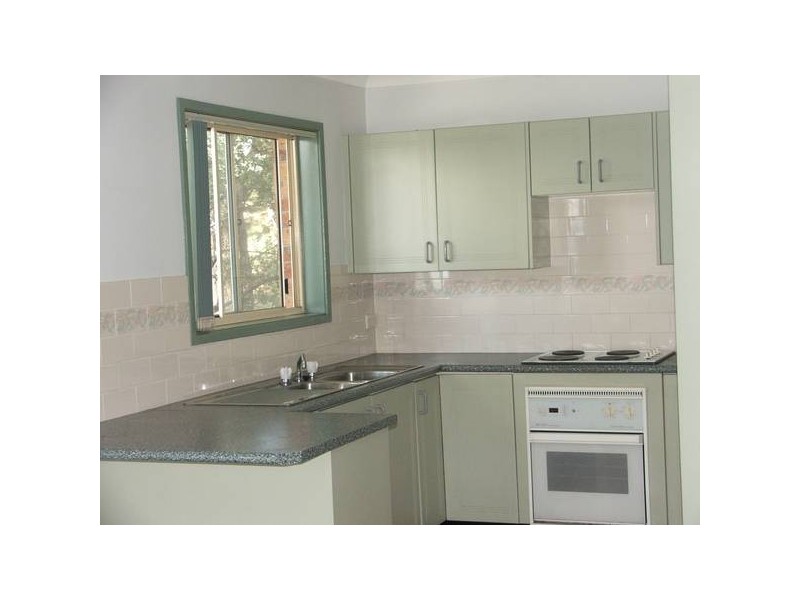 11 Gordon St, Eleebana NSW 2282