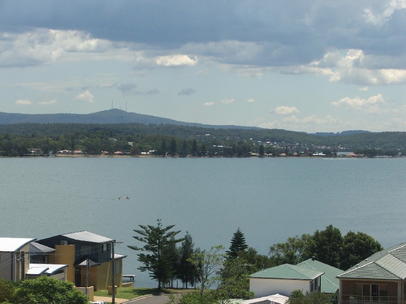 11 Gordon St, Eleebana NSW 2282