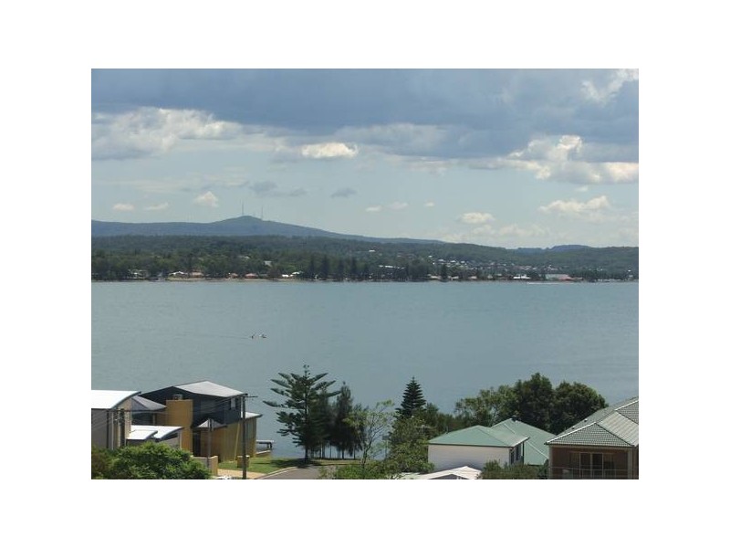 11 Gordon St, Eleebana NSW 2282