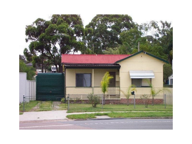 4 Floraville Road, Belmont North NSW 2280