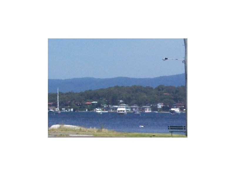 15 Thompson Street, Belmont South NSW 2280