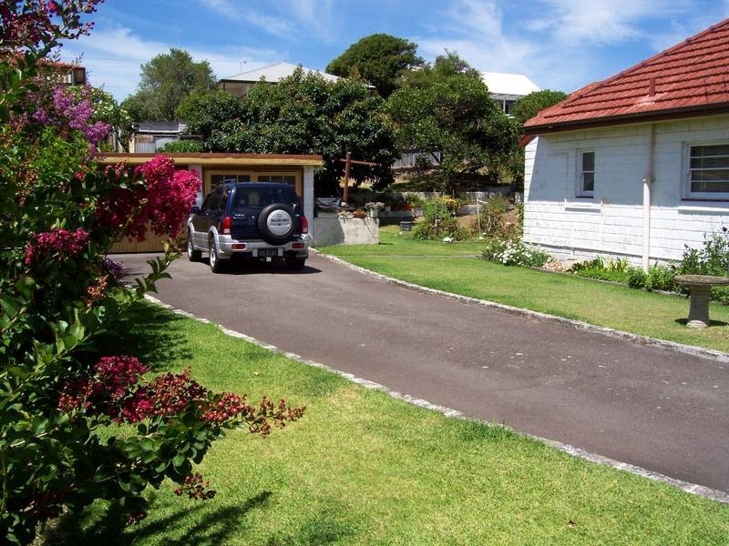 15 Thompson Street, Belmont South NSW 2280