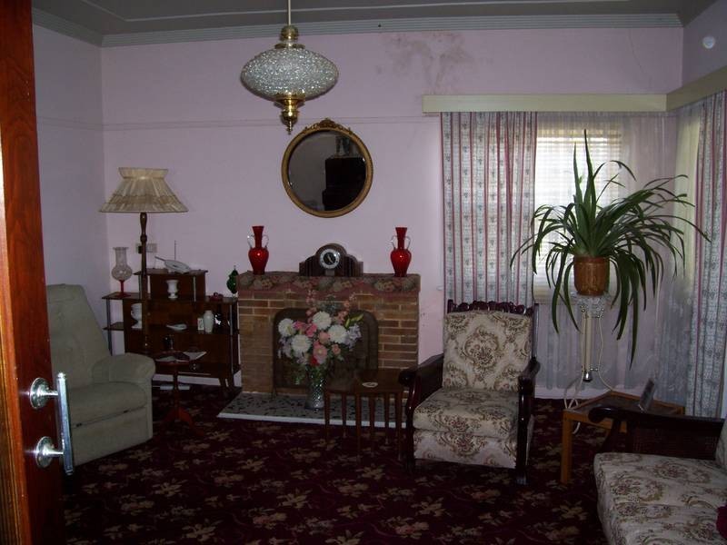 15 Thompson Street, Belmont South NSW 2280