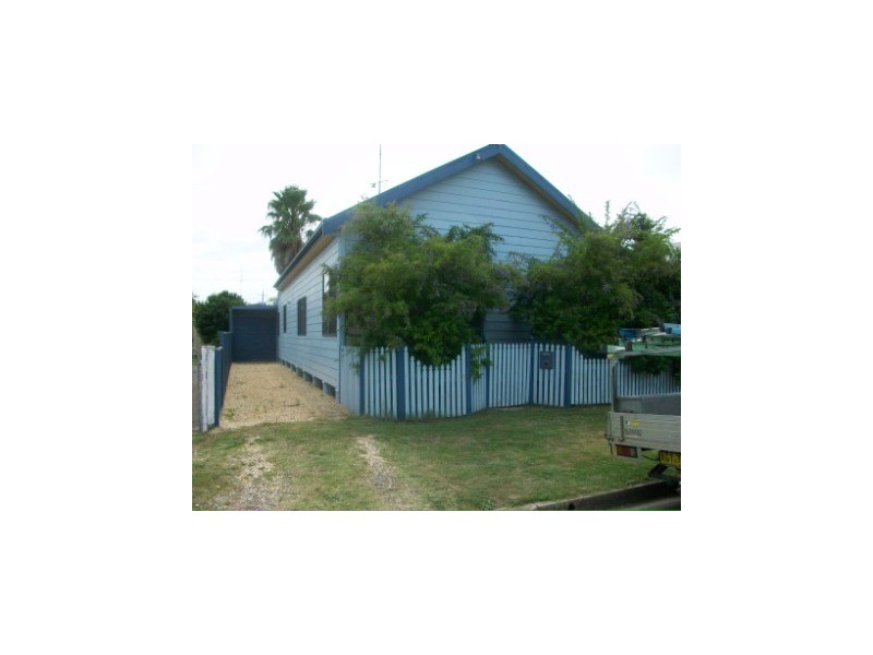 6 Sharp Street, Belmont NSW 2280