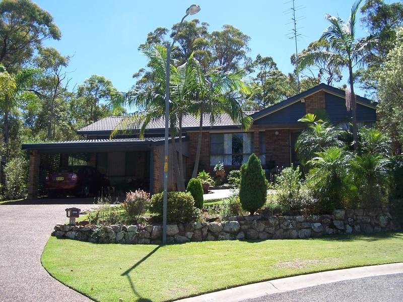 22 Lenaghan Crescent, Eleebana NSW 2282
