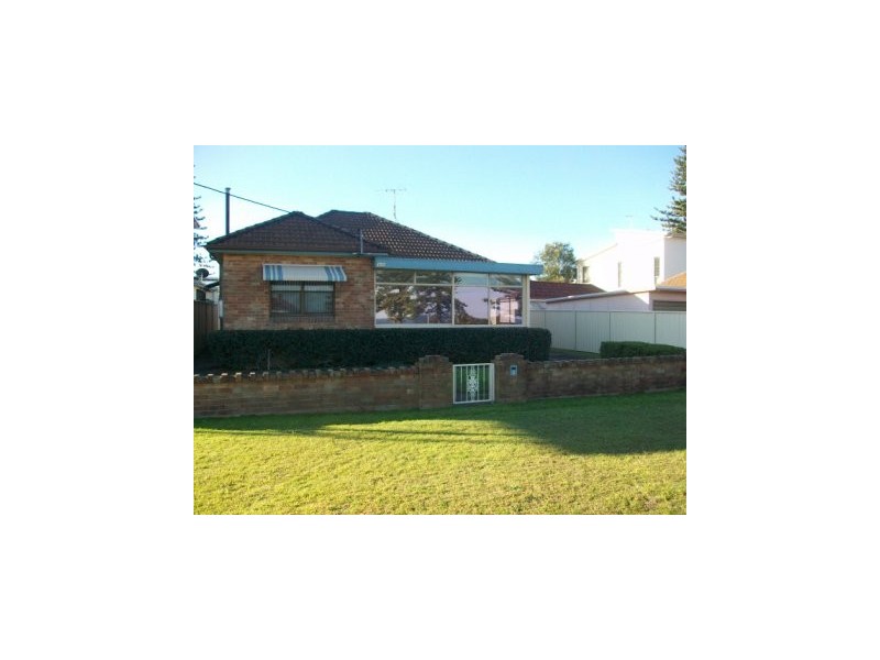 1 Burns Street, Redhead NSW 2290