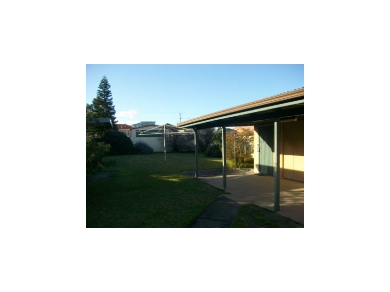 1 Burns Street, Redhead NSW 2290