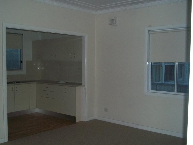 10 Brooks Parade, Belmont NSW 2280