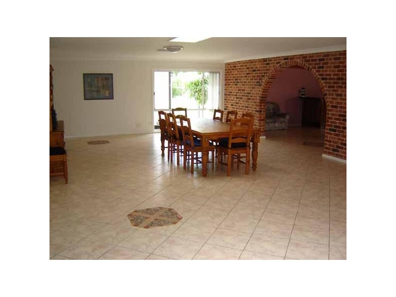 9 Crosswinds Close, Nords Wharf NSW 2281